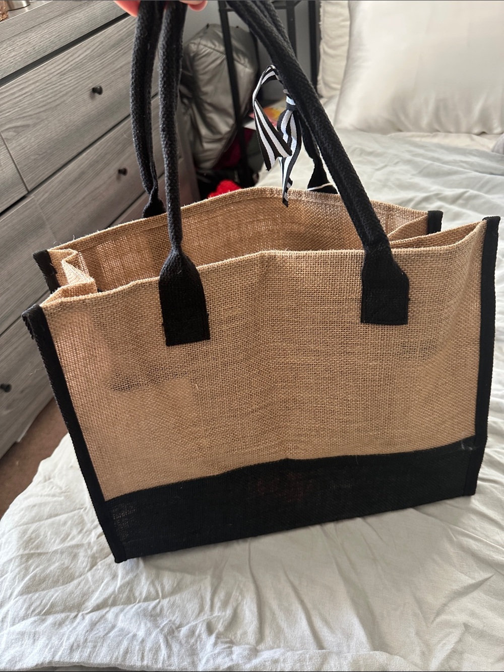 Woven A tote - Picture 4 of 5